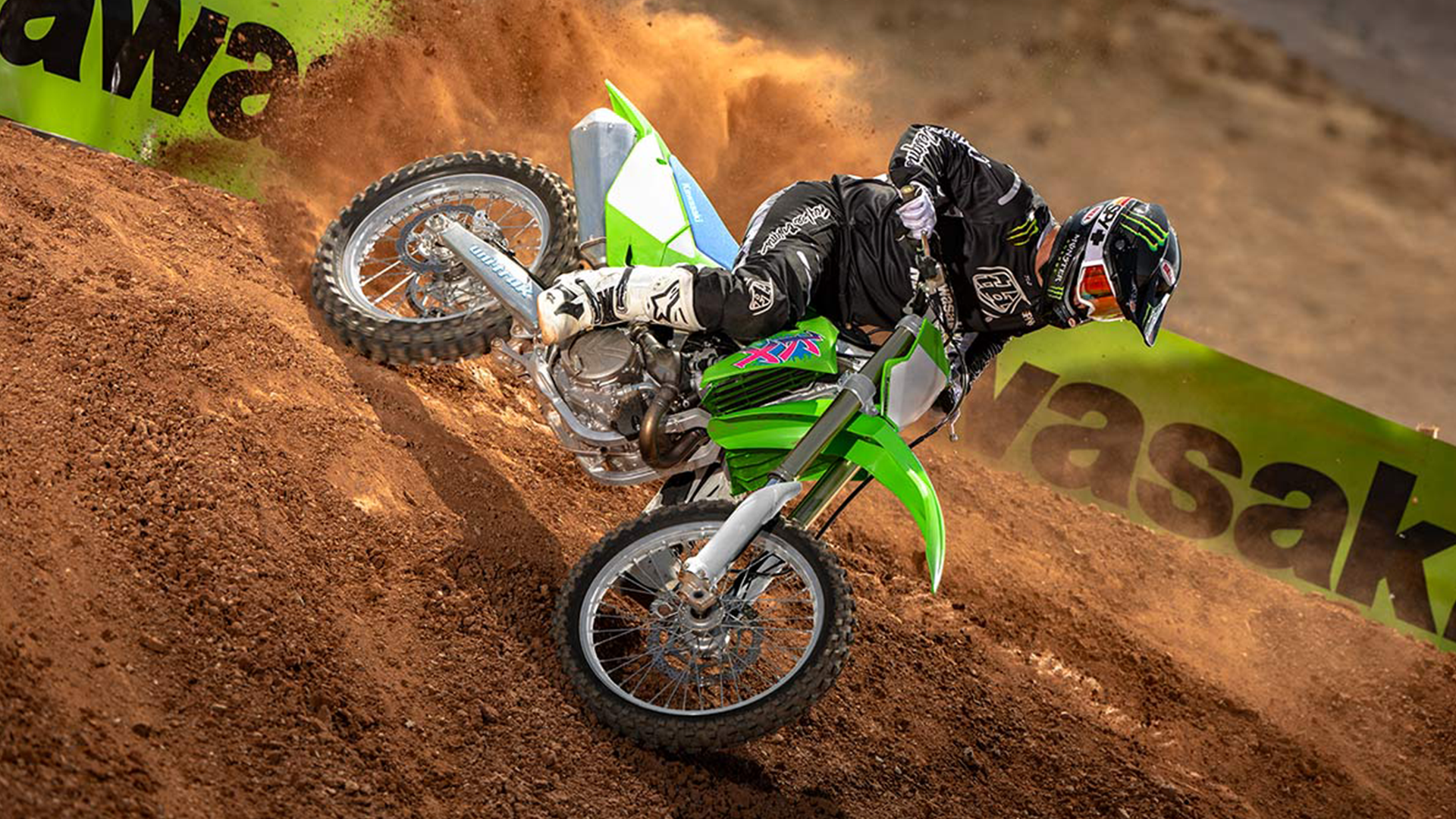 Kawasaki KX completa cinco décadas de história com série especial retrô da KX450 e KX250