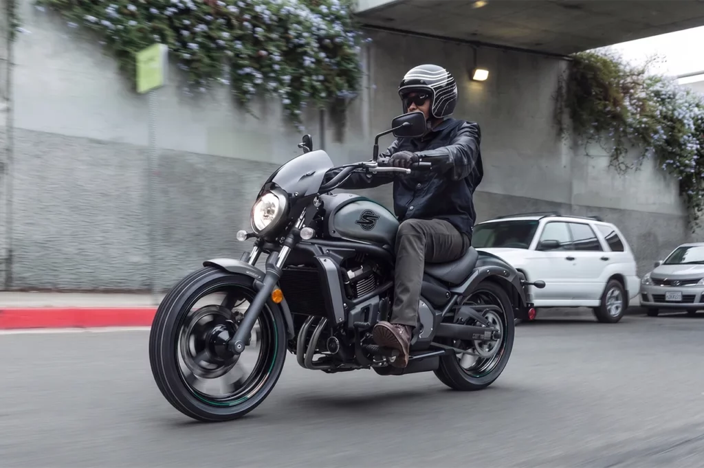 Estilo Cruiser: Domine a Estrada com a Linha Custom da Kawasaki